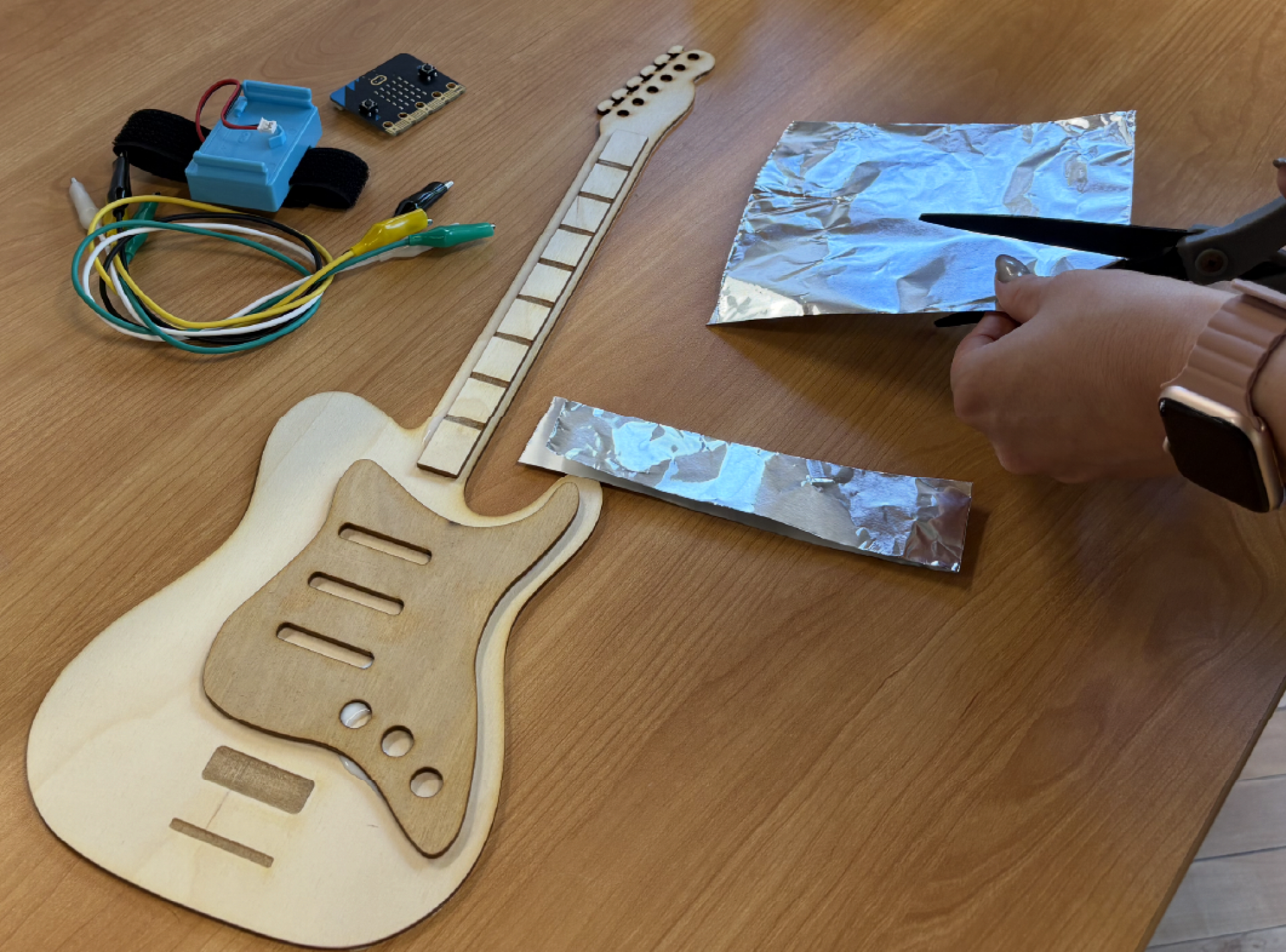 micro:bit guitar step 4 of 10